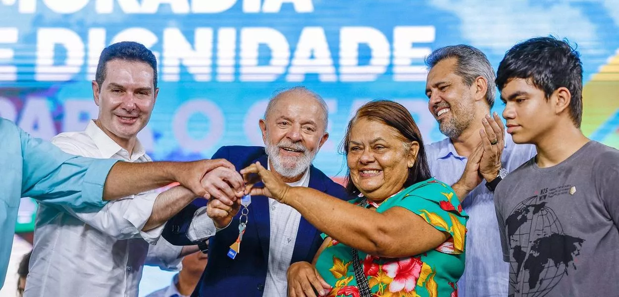 Lula entrega casa popular no Ceará
