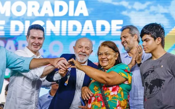 Lula entrega casa popular no Ceará