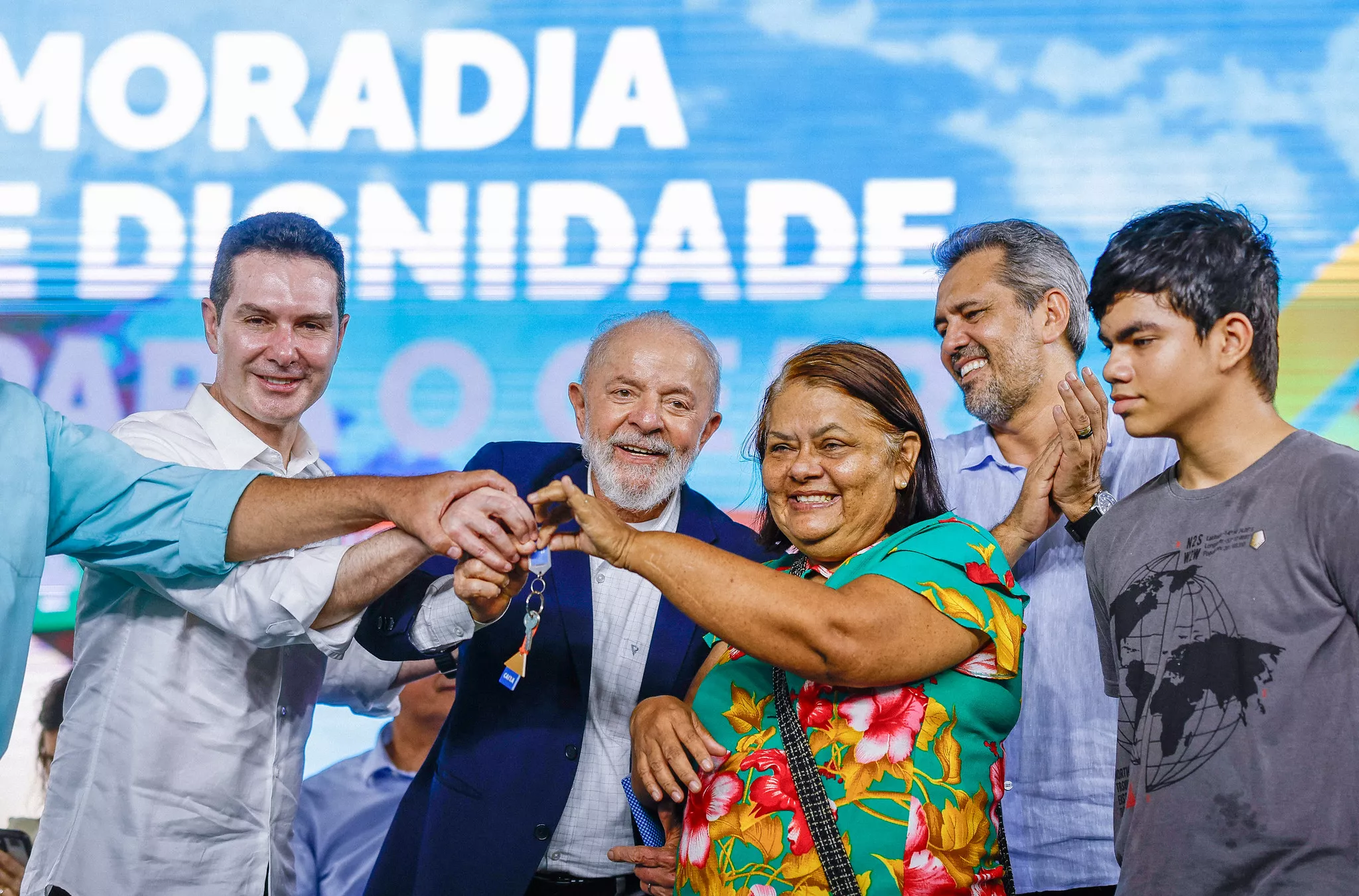 Lula entrega casa popular no Ceará