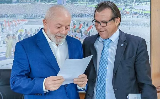 Lula e o ministro do Trabalho e Emprego, Luiz Marinho, no Palácio do Planalto