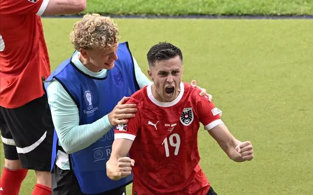 Baumgartner comemora segundo gol da Áustria contra a Polônia
