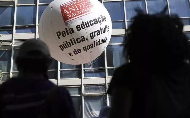 Educadores em manifestação
