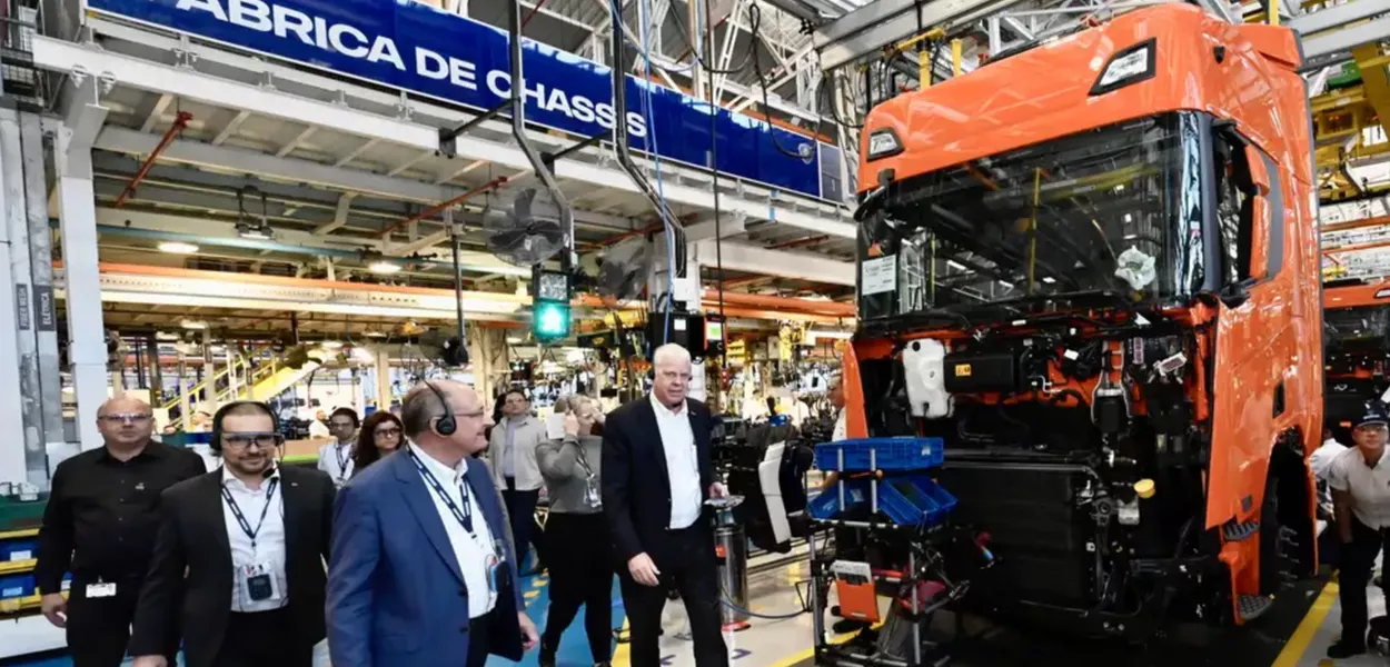 Geraldo Alckmin visita fábrica da Scania
