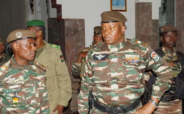 General Abdourahmane Tiani (à dir.)