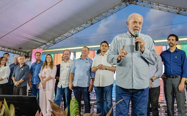 "Sou presidente para provar que é possível e barato cuidar dos pobres. O que custa caro é cuidar de rico", diz Lula