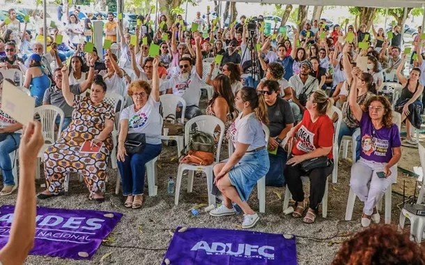 Professores das universidades do Ceará em votação de greve