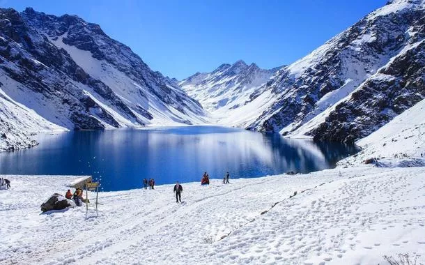 Chegou a melhor época para ver neve no Chile: saiba o que brasileiros precisam para dirigir no país.