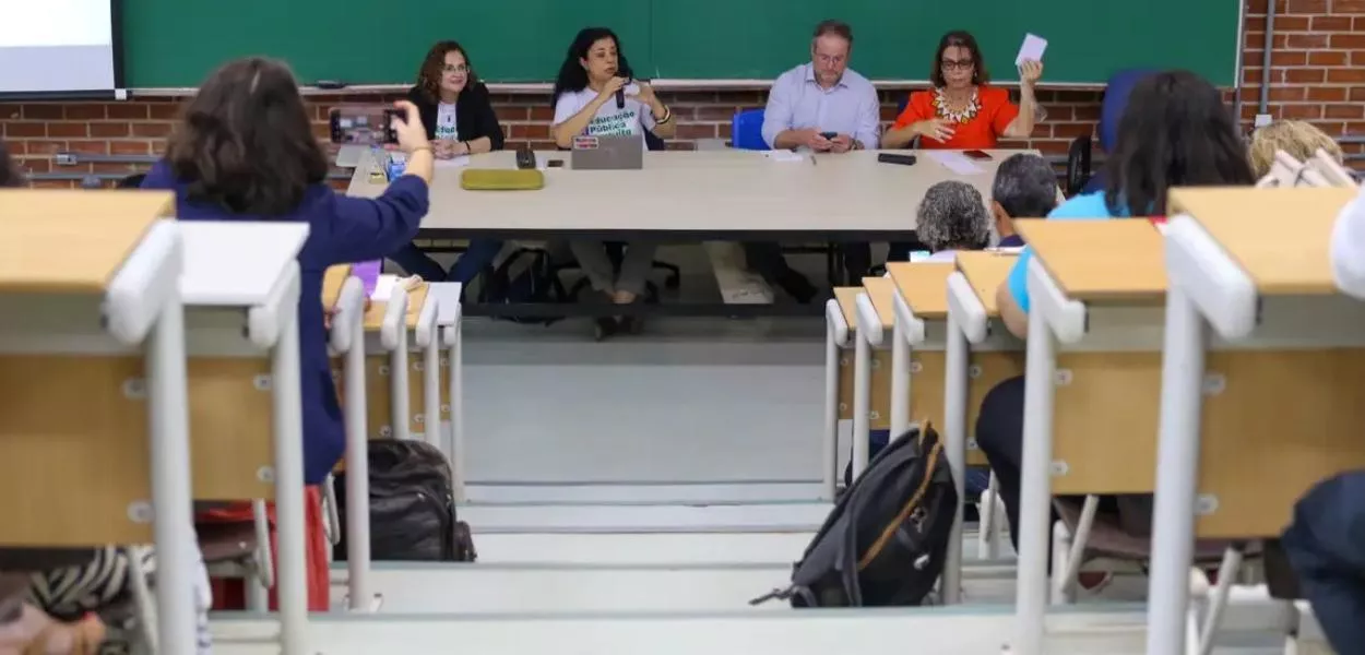 Professores universitários