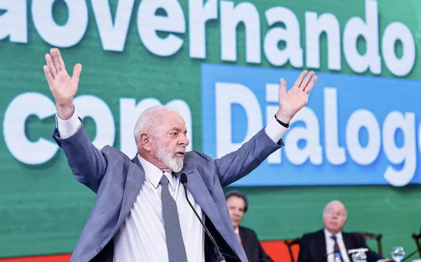 Lula critica "cretinos" da imprensa e especulação sobre o dólar: "vão perder dinheiro"
