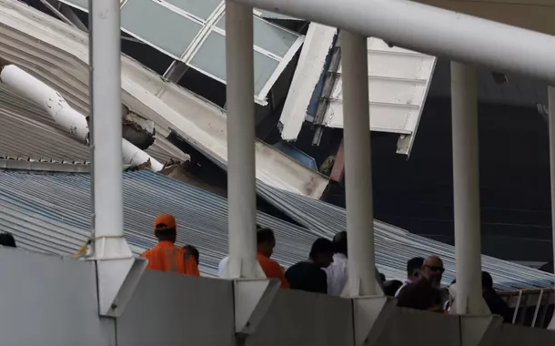 Teto desaba no aeroporto de Nova Delhi e deixa um morto