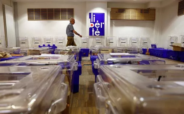 Extrema direita francesa amplia liderança em pesquisa para eleição de domingo
