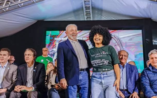 Presidente da República, Luiz Inácio Lula da Silva, durante cerimônia de anúncios relativos ao Novo PAC Seleções: extensão da Linha 5-Lilás do Metrô de São Paulo e expansão dos Institutos Federais, no bairro Jardim Ângela
