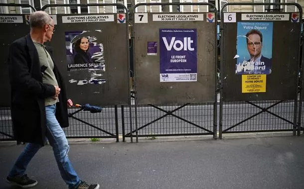 Forte taxa de participação marca início da votação nas legislativas antecipadas na França