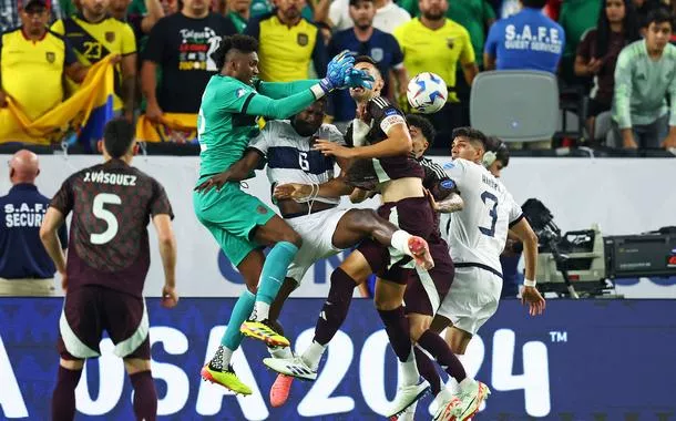 Disputa em jogo México x Equador na Copa América