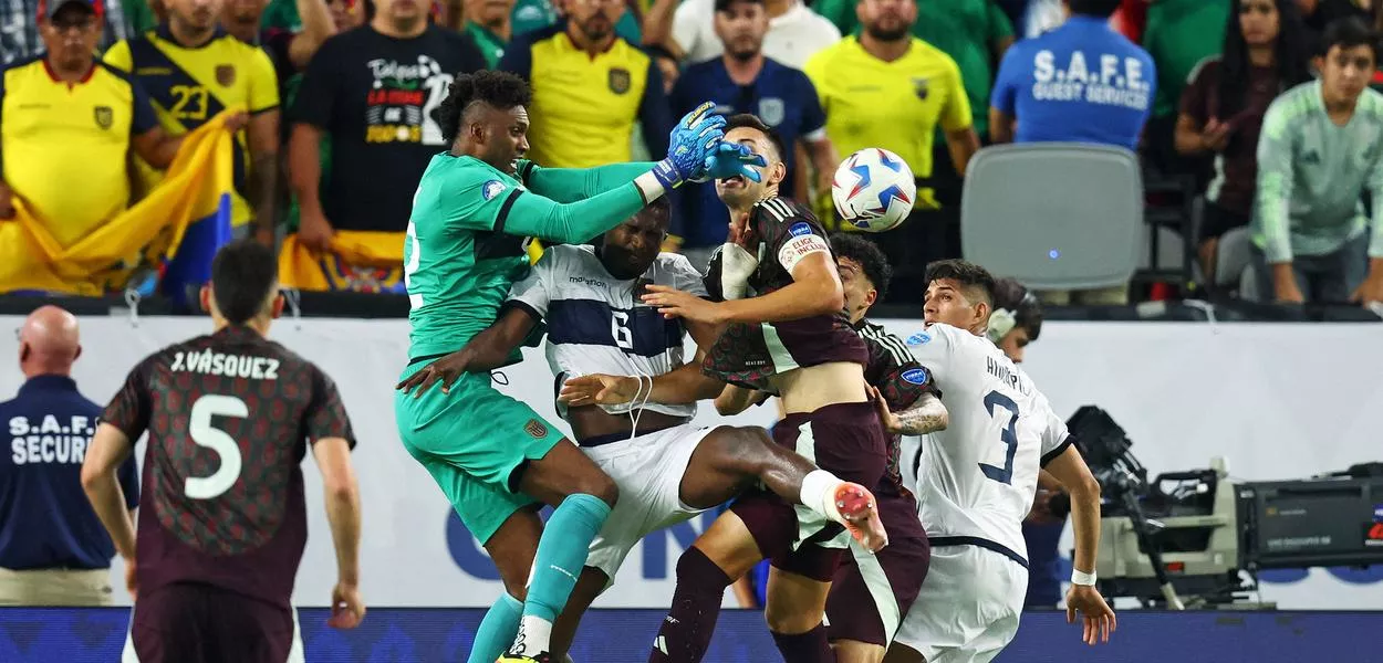 Disputa em jogo México x Equador na Copa América