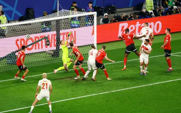 Demiral marca segundo gol da Turquia contra Áustria
