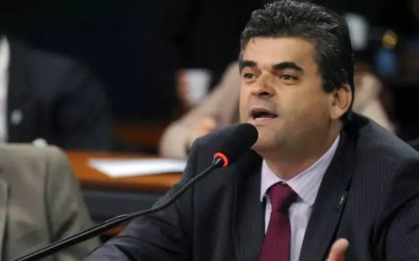 Flávio Bolsonaro defende o nome de Washington Reis como o candidato da centro-direita à sucessão de Cláudio Castro