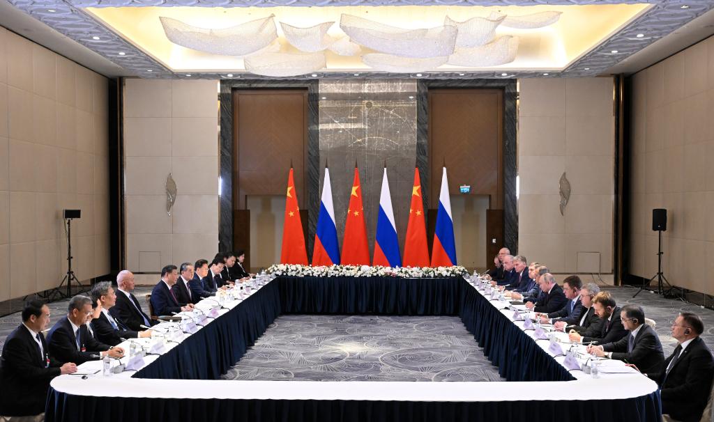 Xi pede que China e Rússia continuem a fortalecer alinhamento das estratégias de desenvolvimento