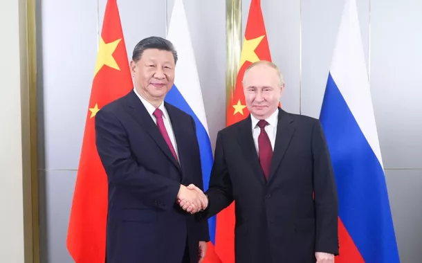 Xi pede que China e Rússia continuem a fortalecer alinhamento das estratégias de desenvolvimento