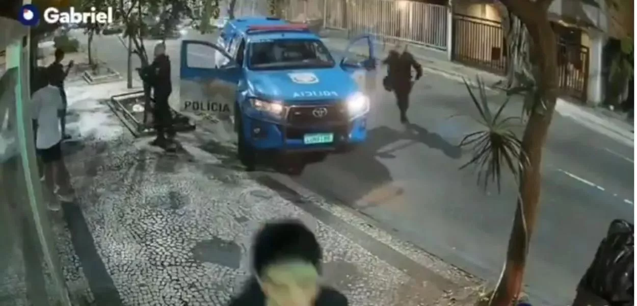 PM do RJ faz abordagem violenta contra jovens negros filhos de diplomatas (vídeo)