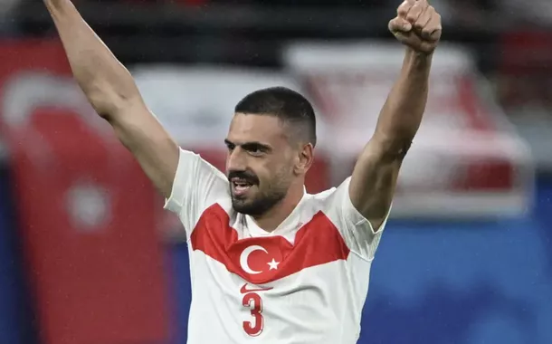 Uefa suspende jogador da Turquia por gesto extremista durante Eurocopa