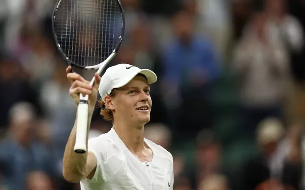 Jannik Sinner revela luta contra mal-estar durante partida contra Medvedev em Wimbledon
