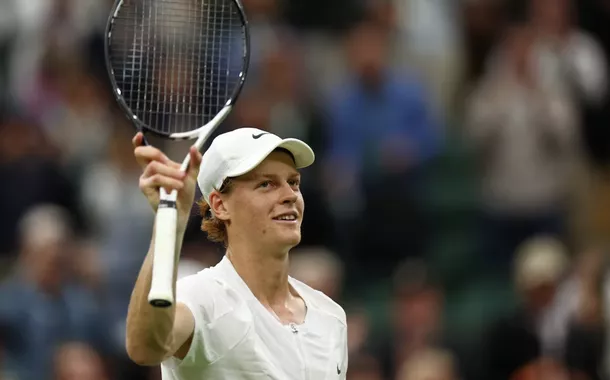 Número um do mundo, Jannik Sinner derrota Ben Shelton e avança em Wimbledon