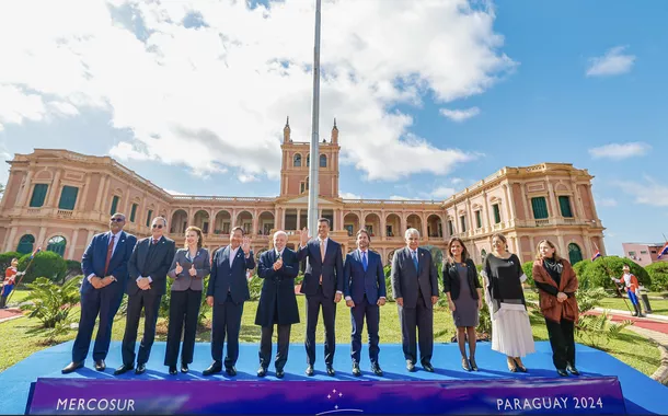 Fotografia oficial dos chefes de delegação dos países membros e Estados Associados do Mercosul