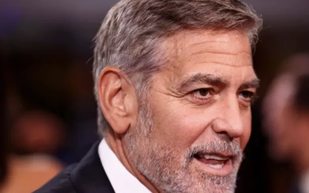 George Clooney pede desistência de Biden: "É o homem que todos vimos no debate"