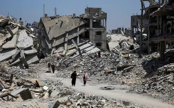 Destruição em Khan Younis, sul de Gaza