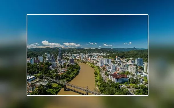Em SC, nível de rio sobe 6 metros e a cidade de Blumenau entra em estado de alerta