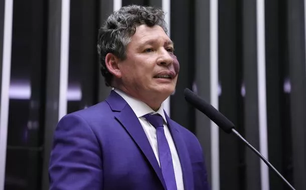 Deputado do PT diz que partido deveria adotar fim da escala 6 x 1 como diretriz partidária