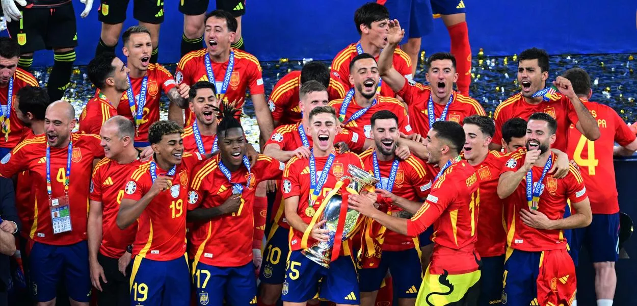 Jogadores espanhóis comemoram título da Eurocopa 2024