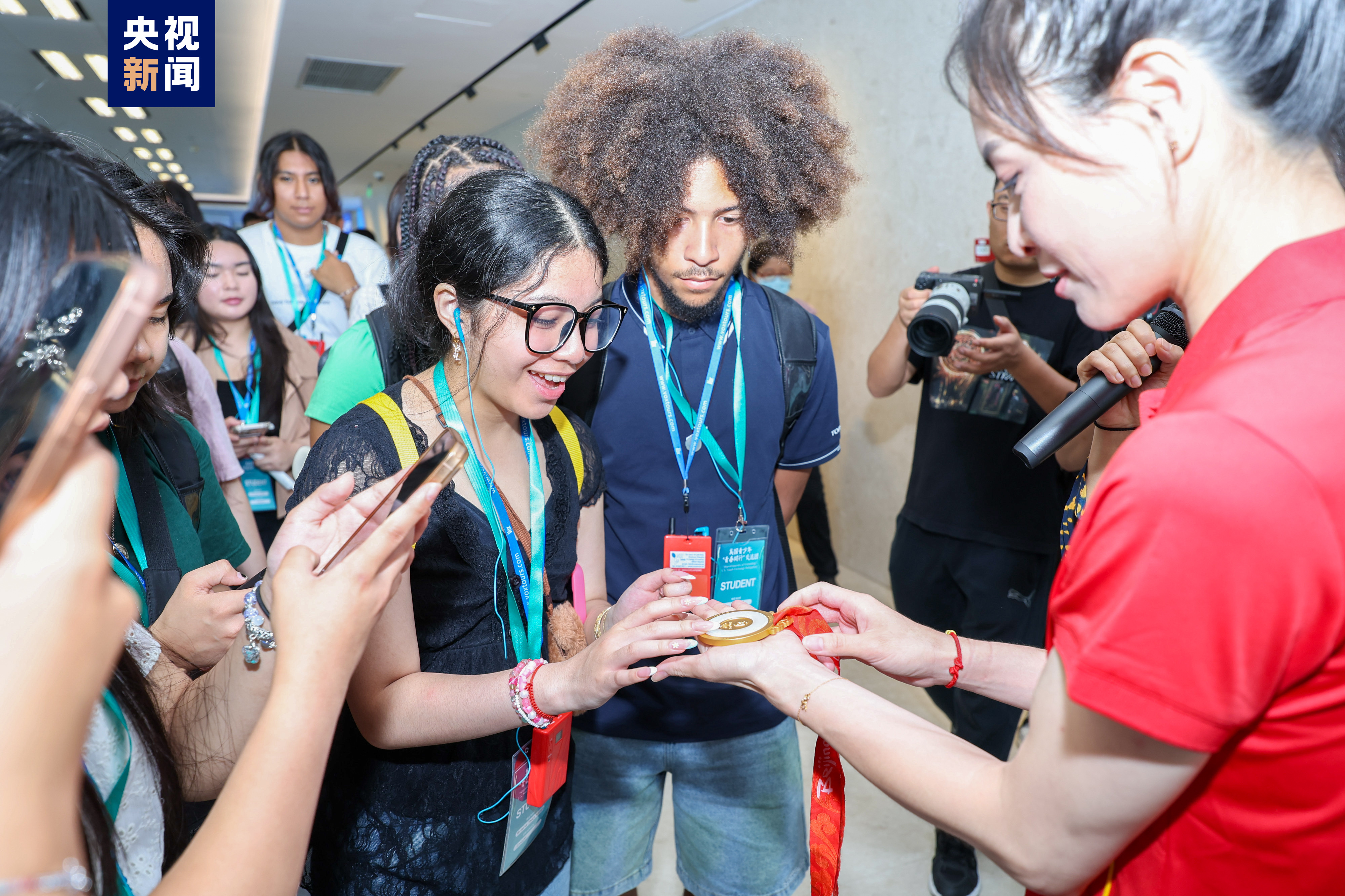 Delegação de adolescentes estadunidenses visita Porto Internacional de Mídia do CMG, em Shanghai 