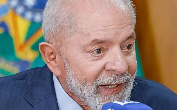 Lula diz que big techs ganham dinheiro com 'fake news e aberrações' e defende regulação e taxação