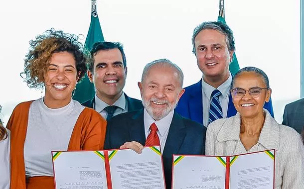 Lula e Marina sancionam lei sobre educação ambiental