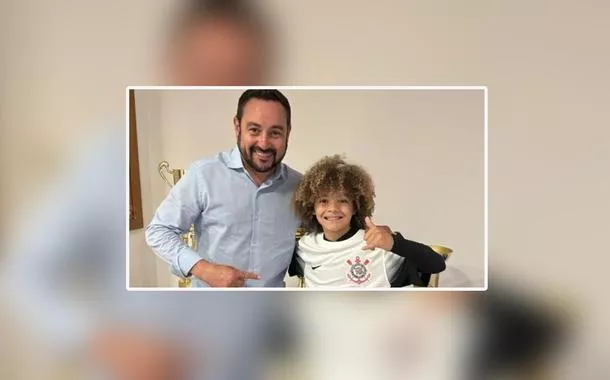 Lucas Flora (com a camisa do Corinthians)