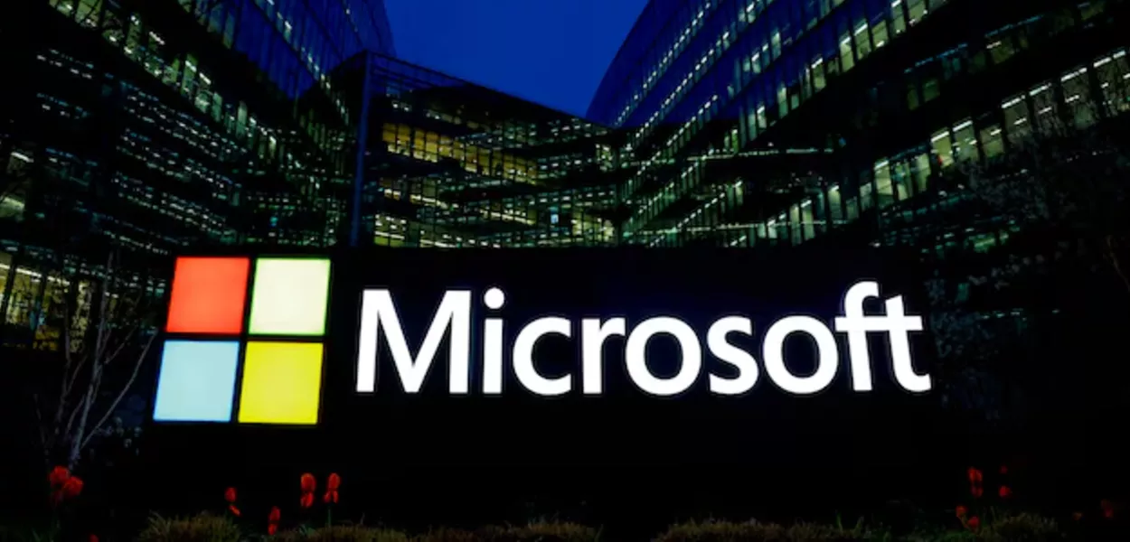 Logotipo da Microsoft nos escritórios em Issy-les-Moulineaux, perto de Paris, França