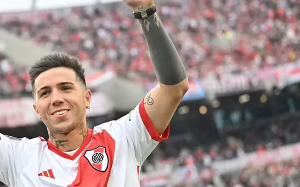Em homenagem a Enzo Fernández, torcedores do River Plate cantam música racista contra franceses (vídeo)