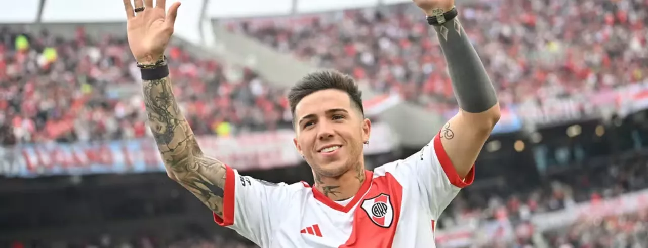 Enzo Fernandez durante homenagem do River Plate