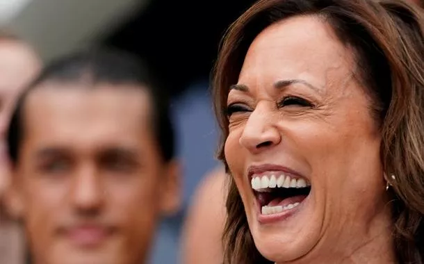 Com desistência de Biden, líderes democratas no Congresso anunciam apoio à candidatura de Kamala Harris