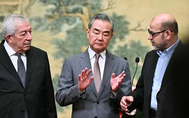 Chanceler chinês Wang Yi recebe Mahmoud al-Aloul (Fatah) e Mussa Abu Marzuk (Hamas) 23/7/2024 