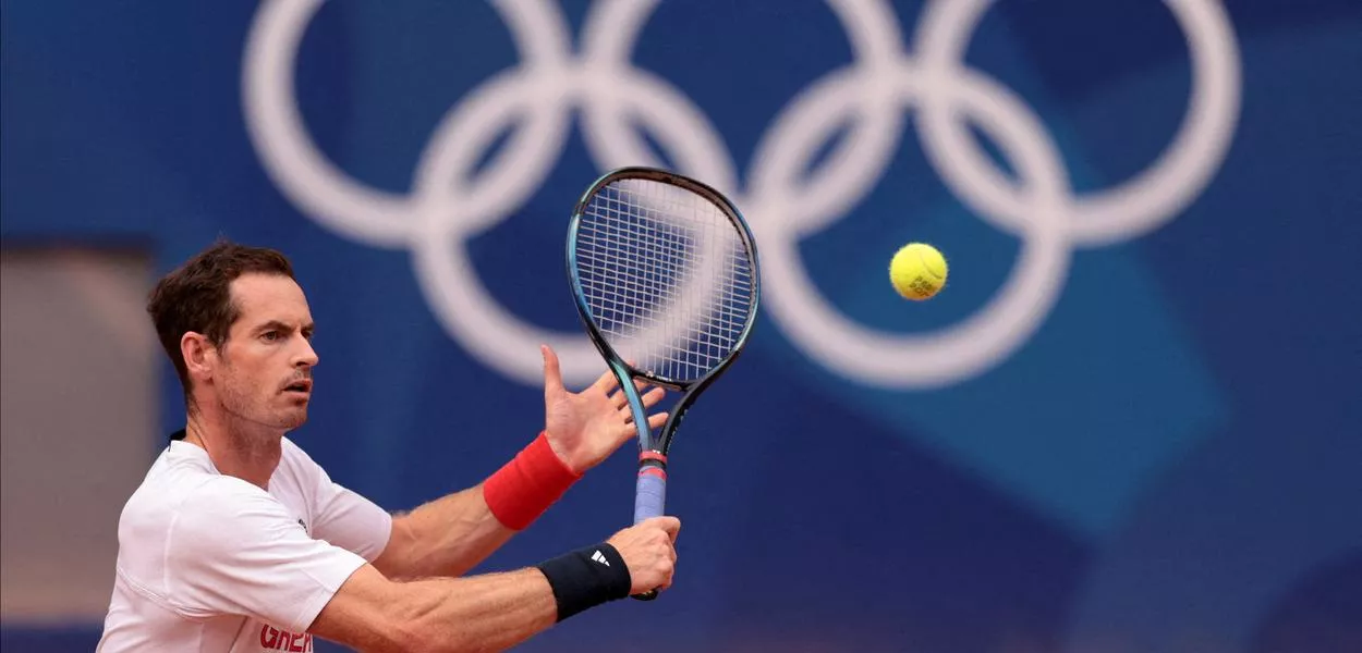 Andy Murray durante treino em Paris
22/7/2024 REUTERS/Claudia Greco