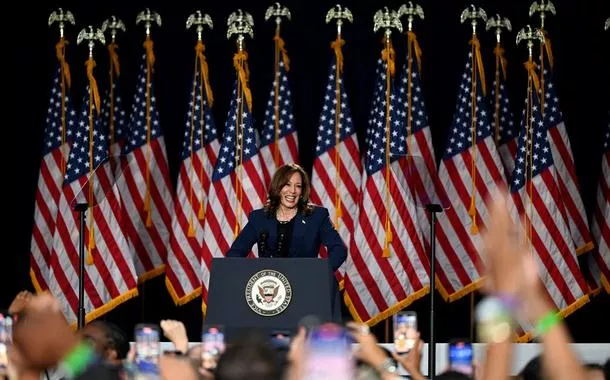 Kamala Harris ataca Trump e promete compaixão contra caos no seu primeiro comício