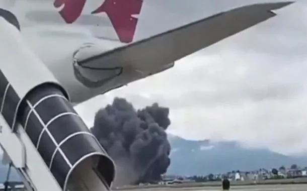 Avião cai logo após a decolagem, explode e deixa 18 mortos no Nepal (vídeo)