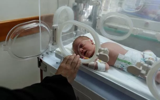 Bebê Malek Yassin em hospital na Faixa de Gaza
 20/7/2024   REUTERS/Ramadan Abed