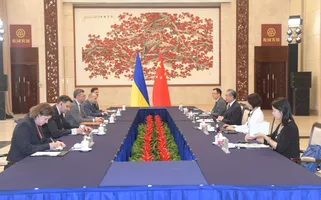 Chanceleres da China e Ucrânia trocam opiniões sobre crise ucraniana