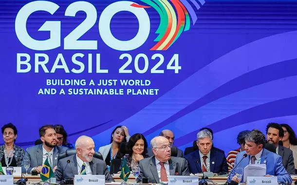 Lula (sorrindo) no G20