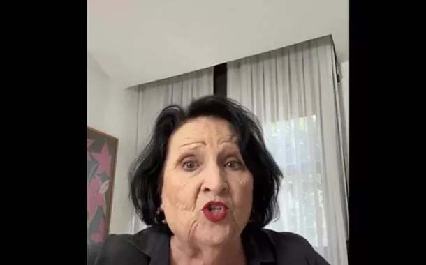 Déa Lúcia sai em defesa de Marcelo Cosme, da GloboNews, após agressão homofóbica de Emílio Surita