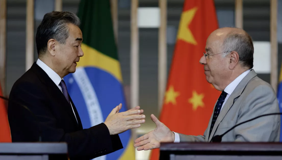 Wang Yi e Mauro Vieira